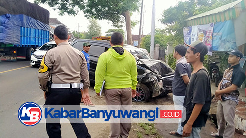 Diduga Sopir Ngantuk, Xenia Ringsek Hajar Tembok