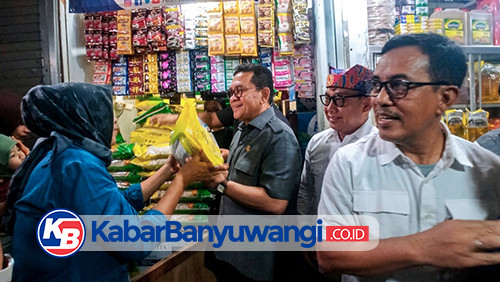 Mendag Tinjau Pasar Rogojampi Banyuwangi, Pastikan Stok Bahan Pokok Aman dan Harga Terkendali