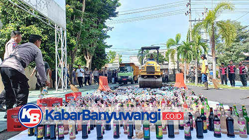 Ribuan Botol Miras dan Ratusan Knalpot Brong Dimusnahkan Polresta Banyuwangi