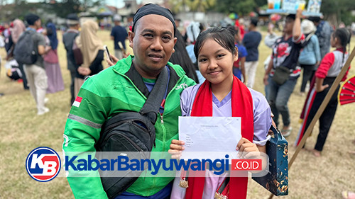 Rela Tak Ambil Orderan, Pengemudi Ojol di Banyuwangi Kawal Anaknya Tembus Gandrung Sewu 2026