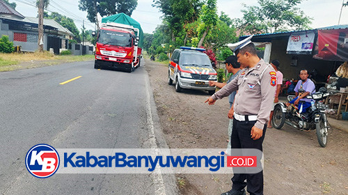 Perempuan Lansia di Banyuwangi Tertabrak Mobil Pikap saat Menyeberang Jalan
