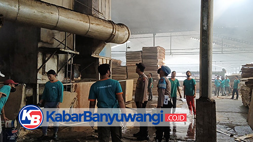 Pabrik Triplek di Banyuwangi Terbakar, Diduga Akibat Percikan Api dari Mesin Penampung