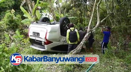 Pajero Nyungsep ke Parit Desa Dasri Tegalsari, Diduga Sopir Ngantuk