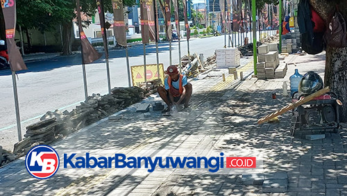 https://kabarbanyuwangi.co.id/asset/foto_berita/paving_banyuwangi.jpg