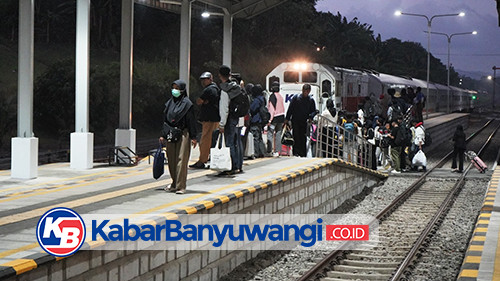 https://kabarbanyuwangi.co.id/asset/foto_berita/penumpang_ka_banyuwangi.jpg