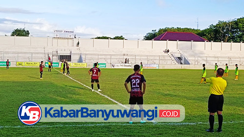 Laga Uji Coba Persewangi Vs Mitra Kukar Berakhir Imbang 0-0