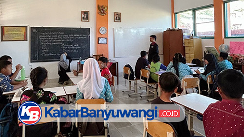 Edukasi ke Siswa SD, Mahasiswa UMM asal Banyuwangi Tanamkan Jiwa Entrepreneur Sejak Dini