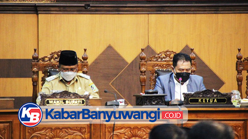 Sampaikan Pandangan Umum, Fraksi di DPRD Banyuwangi Soroti Turunnya Proyeksi PAD