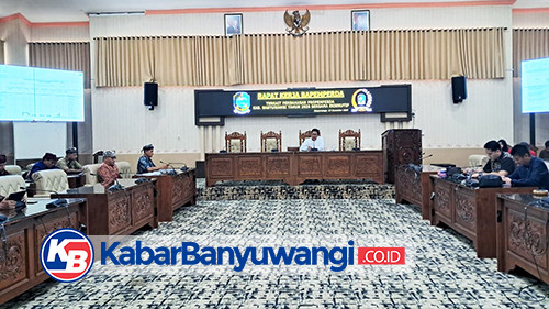 https://kabarbanyuwangi.co.id/asset/foto_berita/rapat_kerja_eksekutif.jpg