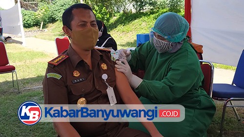 Kejaksaan Negeri Banyuwangi Gelar Vaksinasi Massal