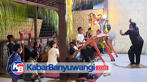 Di Balik Pertunjukan Angklung Caruk Singkat: Ada Dimensi Bunyi dan Rasa