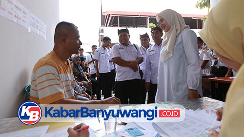 https://kabarbanyuwangi.co.id/asset/foto_berita/serah_terima_lapak.jpg
