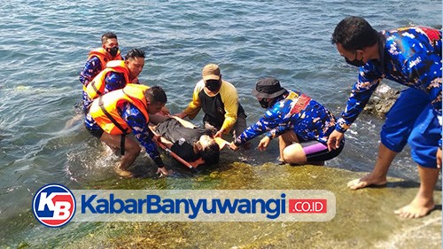 Tingkatkan Kemampuan SAR, Satpolirud Polresta Banyuwangi dan Nelayan Latihan Bersama