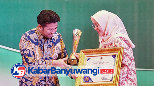 https://kabarbanyuwangi.co.id/asset/foto_berita/tiga_penghargaan.jpg