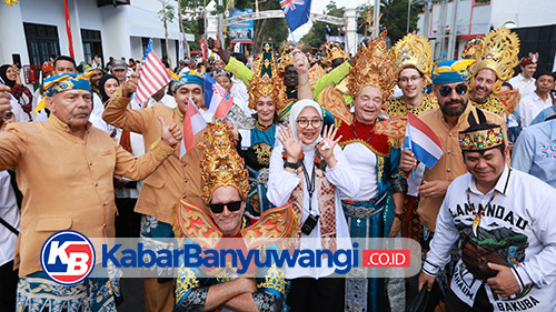 Puluhan Wisatawan Mancanegara Turut Tampil di Banyuwangi Ethno Carnival 2026