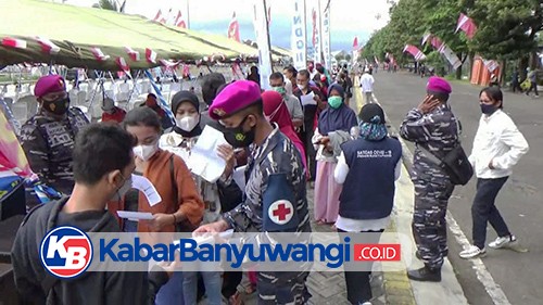 Puslatpurmar 5 Baluran dan 7 Lampon Dukung Serbuan Vaksinasi Pasmar 2 Korps Marinir TNI AL Bagi Masyarakat Pesisir Banyuwangi